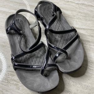 Pr!vo by Clark’s Black Flat Sandals